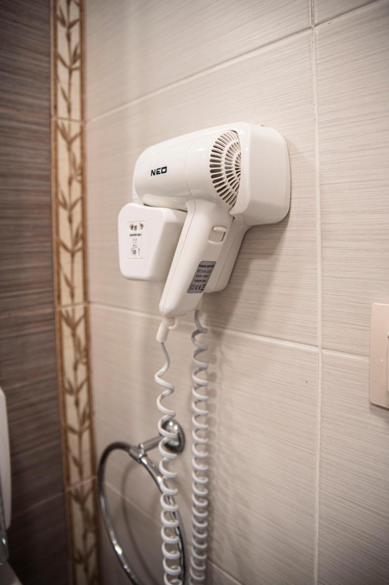 Three Dolphins Hotel With Rooftop Terracе ヴァルナ エクステリア 写真