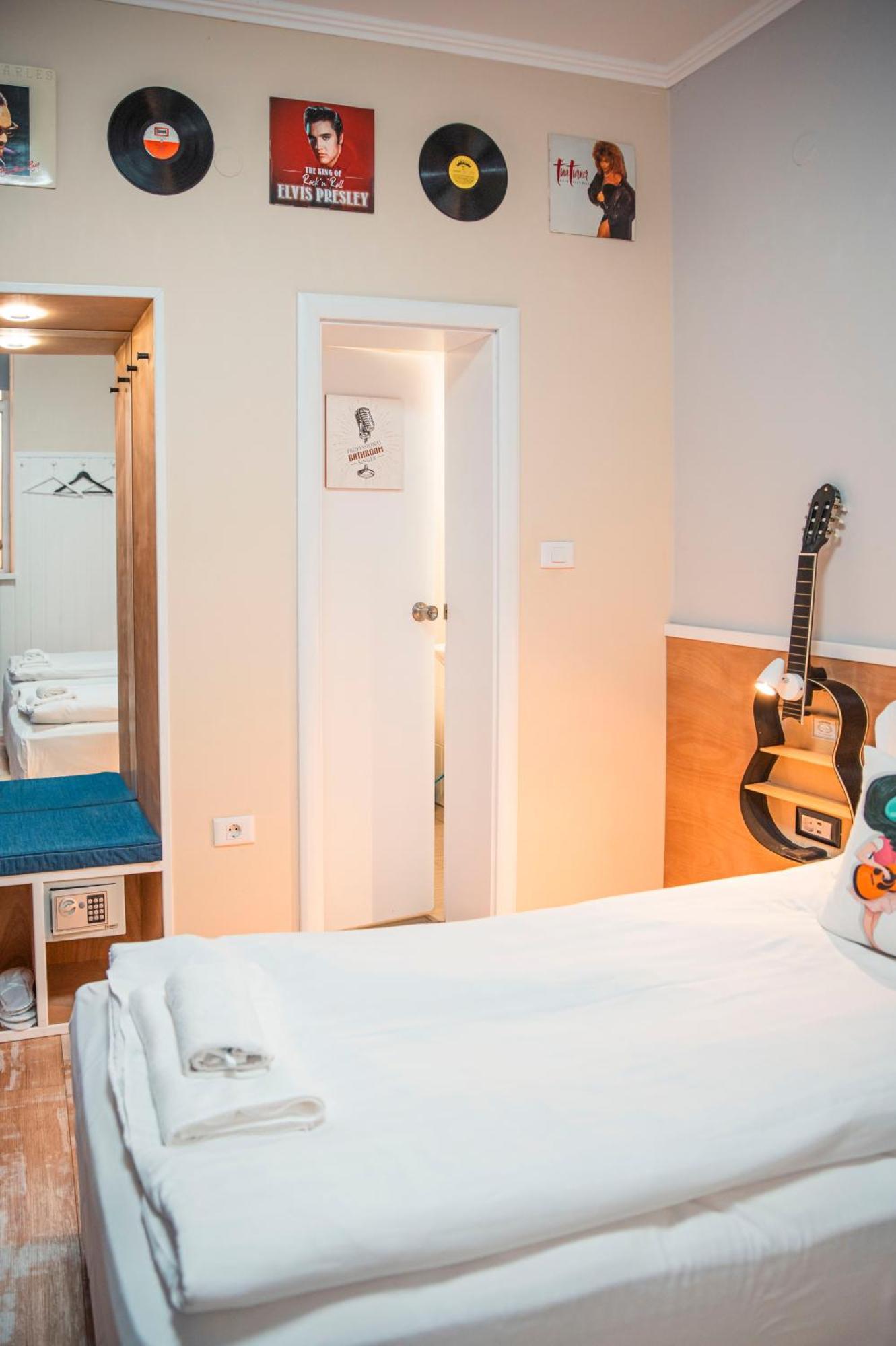 Three Dolphins Hotel With Rooftop Terracе ヴァルナ エクステリア 写真